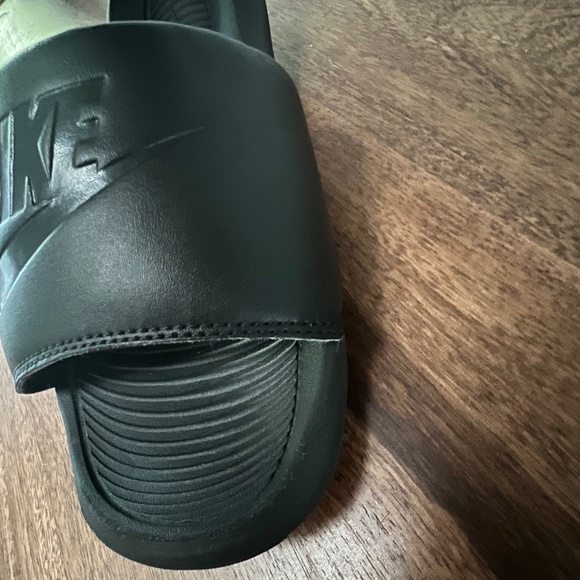 Nike Women's Victory One Slide Black with Black Logo Sz 11 (fits size 10) - Picture 4 of 11